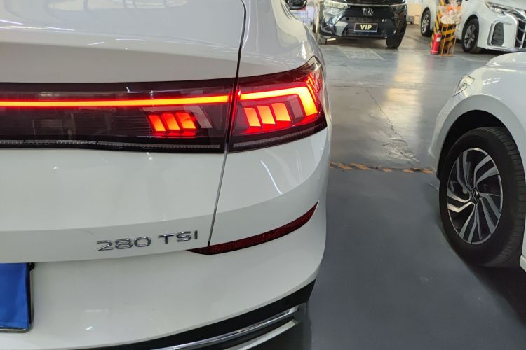 大众 2023款 凌渡L 280TSI DSG酷辣版车身外观9