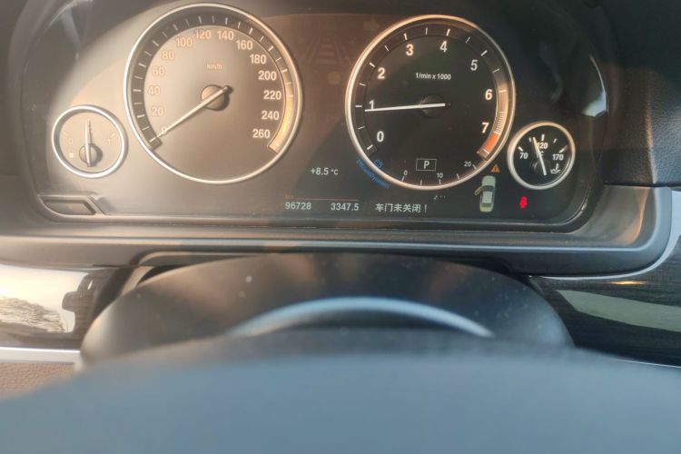 宝马5系 2014款 525Li 豪华设计套装中控内饰15