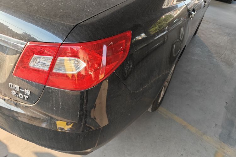 红旗H7 2015款 2.0T 豪华型车身外观9