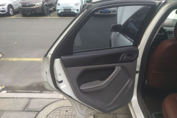 福特 福克斯 2013款 两厢经典 1.8L 自动基本型中控内饰7008