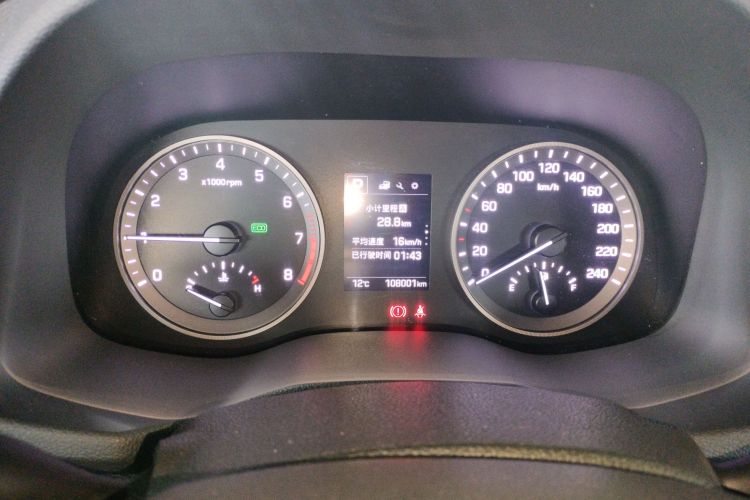 现代 途胜 2015款 1.6T 双离合四驱尊贵型局部细节14