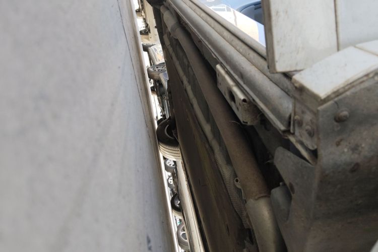 腾势D9 2022款 DM-i 1040 尊贵型局部细节9001