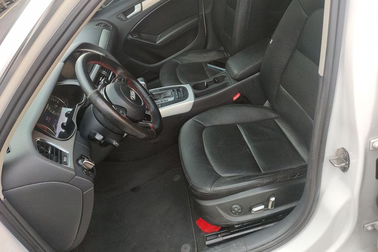 奥迪A4L 2015款 45 TFSI quattro个性运动型中控内饰19