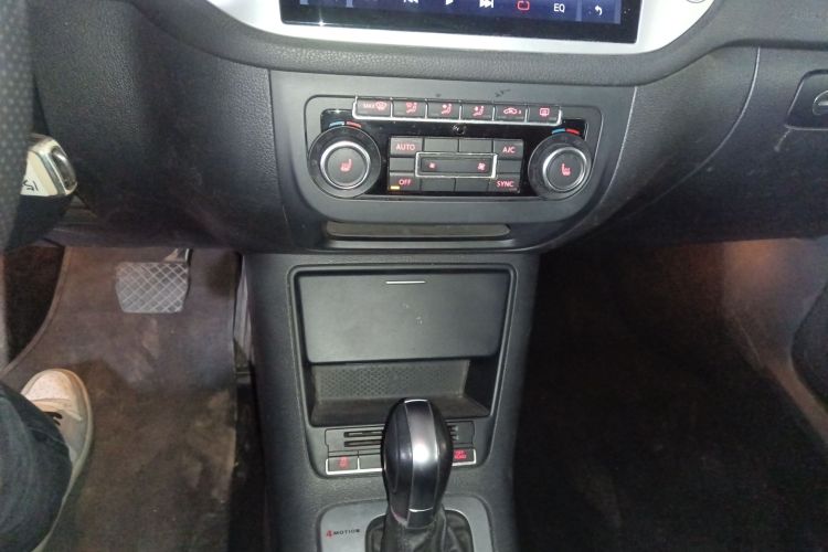 大众 Tiguan 2015款 2.0TSI 舒适版中控内饰16