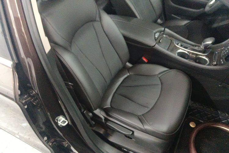 别克 昂科威 2021款 532T 两驱领先型局部细节41