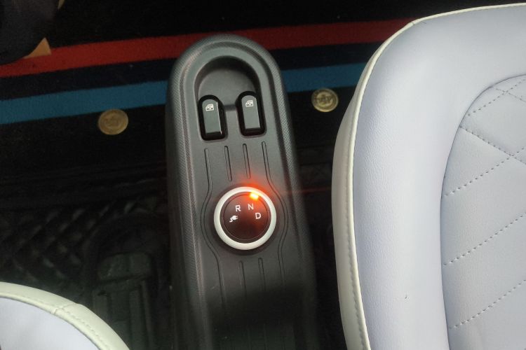 五菱汽车 宏光MINIEV 2022款 马卡龙缤纷款 三元锂中控内饰18