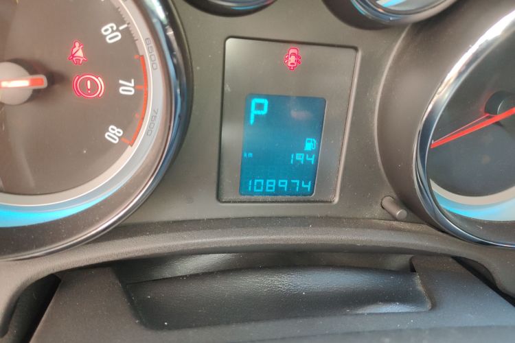 别克 英朗 2013款 XT 1.6L 自动时尚版中控内饰15