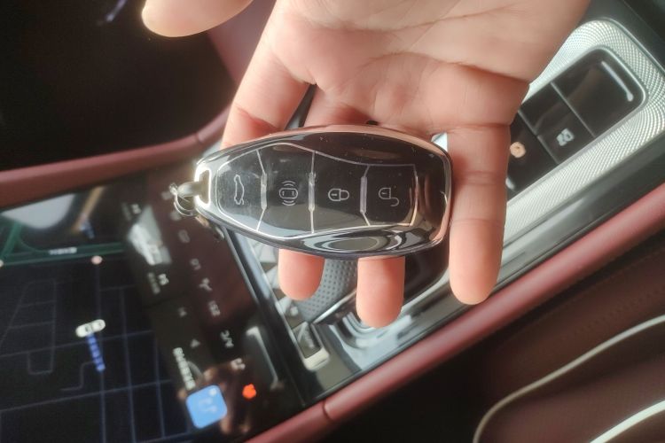 红旗H5 2025款 1.5T DCT玄影版中控内饰11