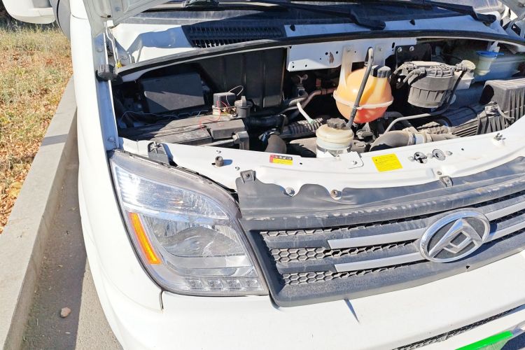 上汽大通MAXUS 新途V80 2021款 2.0T PLUS 手动全能王中轴中顶6/7/8/9座局部细节9006