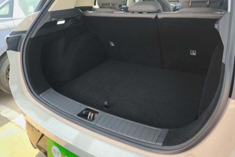 领克06 EM-P 2025款 EM-P 126长续航Halo机舱底盘23