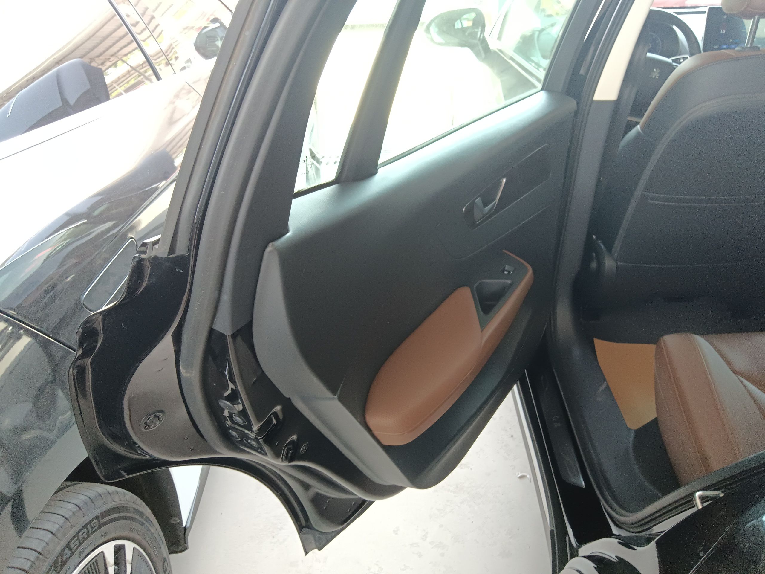 红旗E-QM5 2021款 充电 T3版 4座