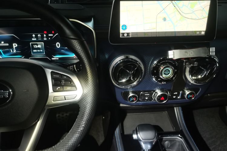 北京越野 北京BJ40 2019款 PLUS 2.3T 自动四驱尊享版 国VI中控内饰16