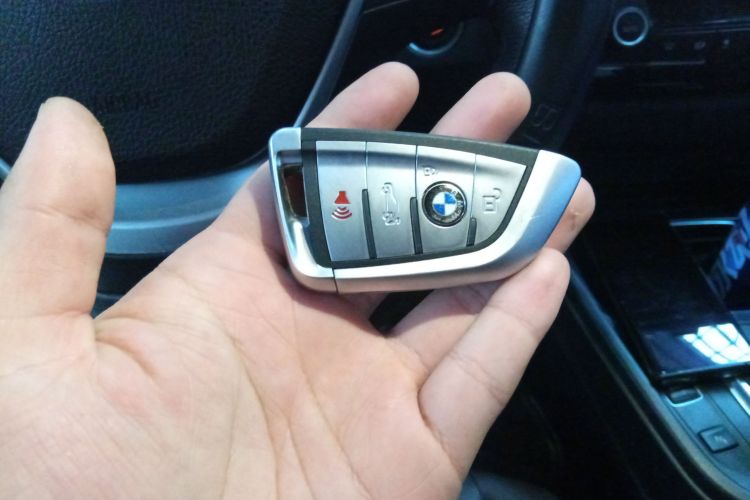 宝马3系 2017款 318Li 时尚型中控内饰7001