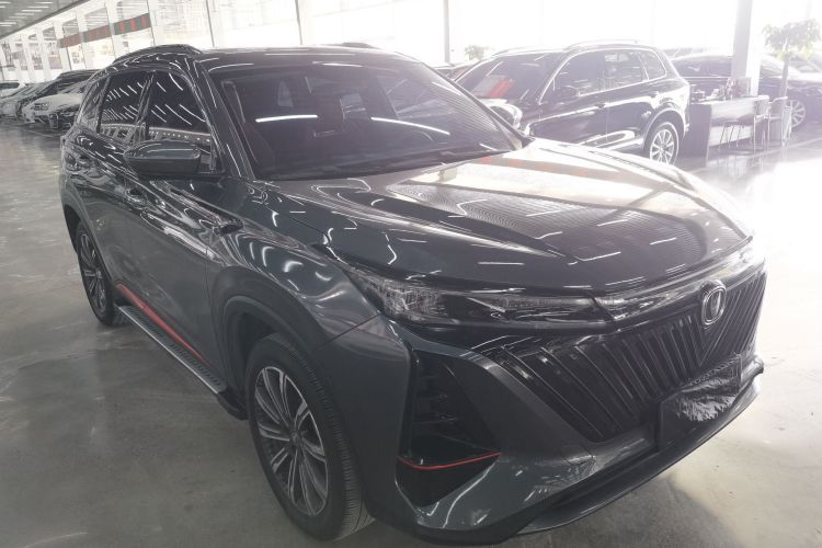 长安CS75 PLUS 2022款 第二代 2.0T 自动尊贵型车身外观3