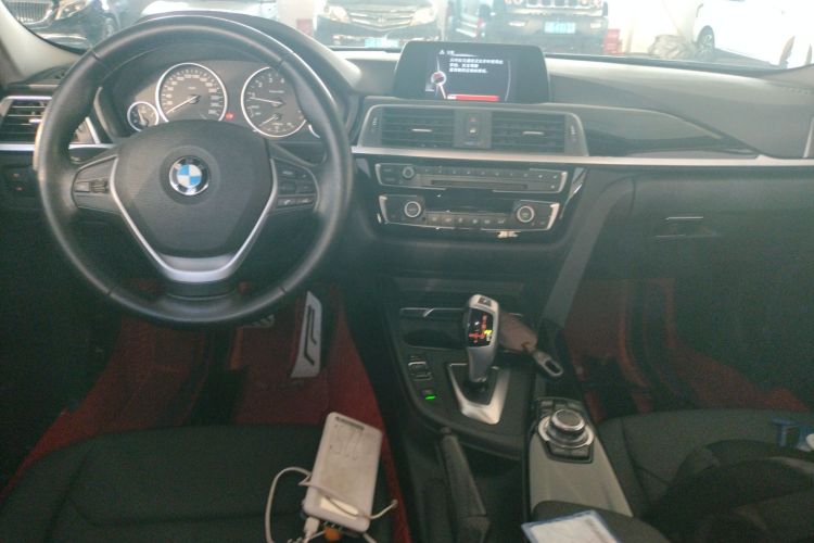 宝马3系 2016款 320Li 时尚型中控内饰12