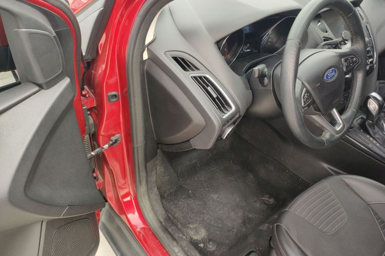 福特 福克斯 2015款 两厢 1.6L 自动风尚型中控内饰20