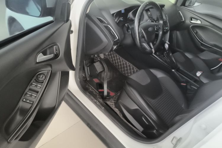 福特 福克斯 2017款 两厢 1.6L 自动风尚型智行版中控内饰20