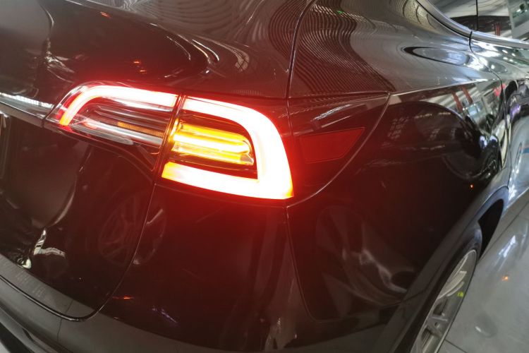 特斯拉 Model Y 2022款 改款 后轮驱动版车身外观9