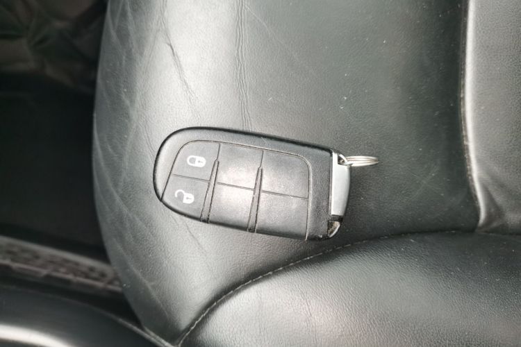 道奇 酷威 2015款 2.0TD 四驱尊尚版中控内饰11