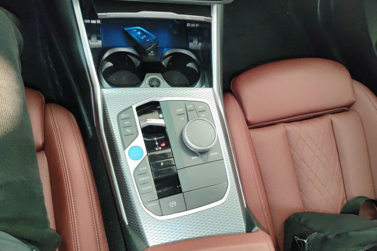 宝马i3 2025款 eDrive 40 L 曜夜套装中控内饰18