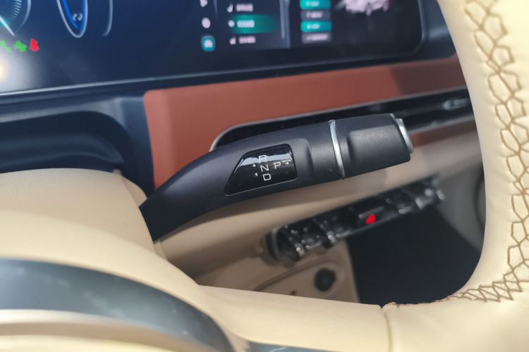 欧拉好猫 2023款 401km标准续航 尊贵型 磷酸铁锂中控内饰18