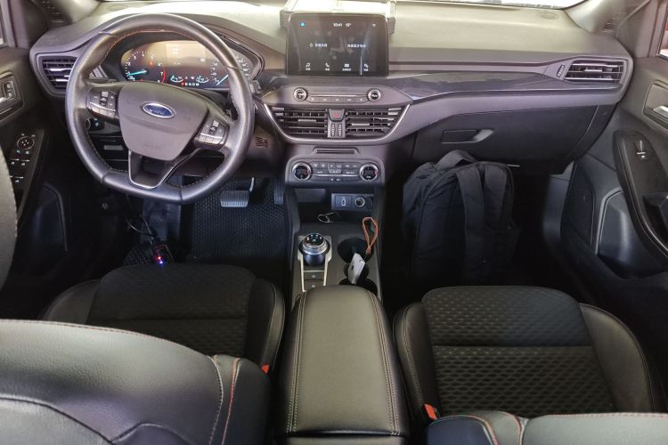 福特 福克斯 2020款 两厢 EcoBoost 180 自动ST Line中控内饰7002