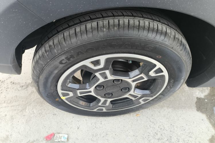 吉利银河 2025款 210km 熊猫骑士车身外观6008