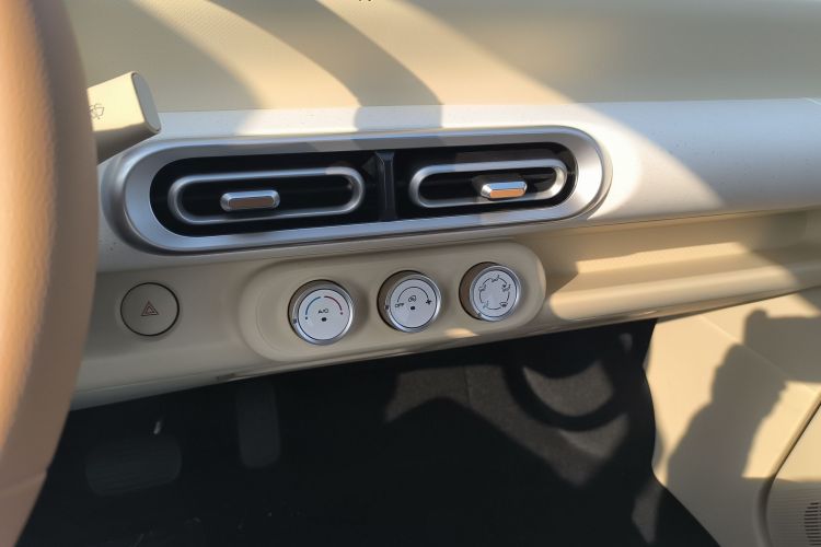 五菱汽车 宏光MINIEV 2024款 第三代 215km 青春版局部细节16