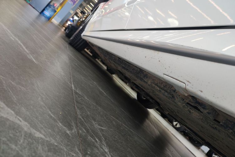 奔驰C级 2019款 C 260 L 4MATIC 运动版局部细节9002