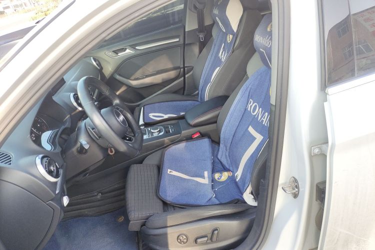 奥迪A3 2018款 30周年年型 Limousine 35 TFSI 运动型中控内饰19