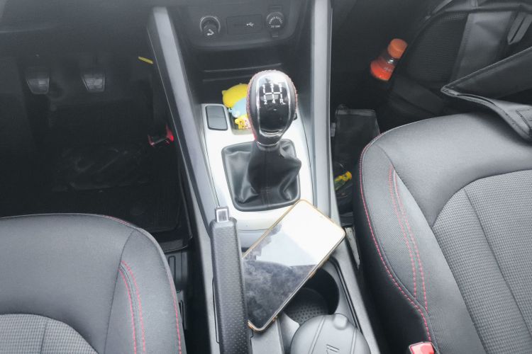 奇瑞 瑞虎5 2017款 1.5T 手动舒适版中控内饰18