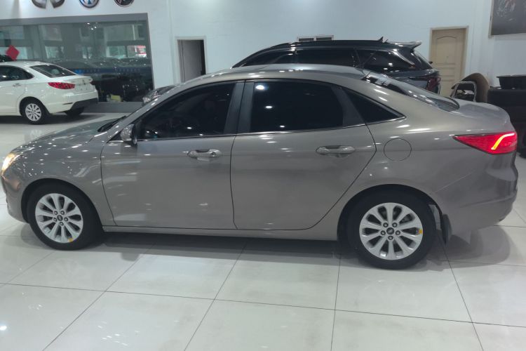 福特 福睿斯 2015款 1.5L 自动时尚型车身外观4