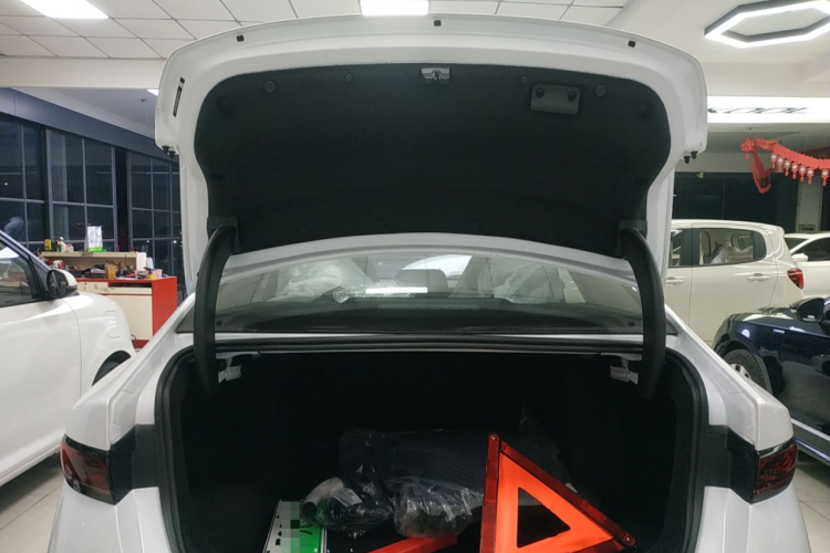 比亚迪 秦PLUS 2025款 DM-i 智驾版 55KM领先型机舱底盘23