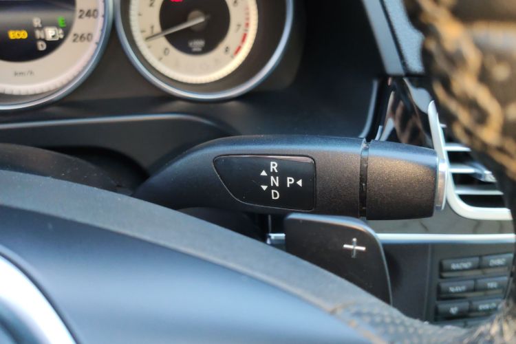 奔驰E级 2015款 E 260 L 运动型中控内饰18