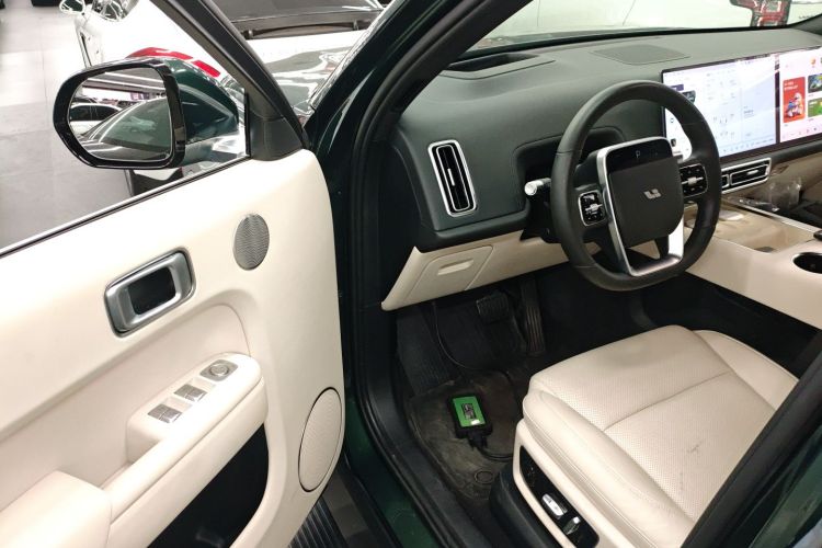 理想汽车 理想L9 2022款 Max中控内饰20
