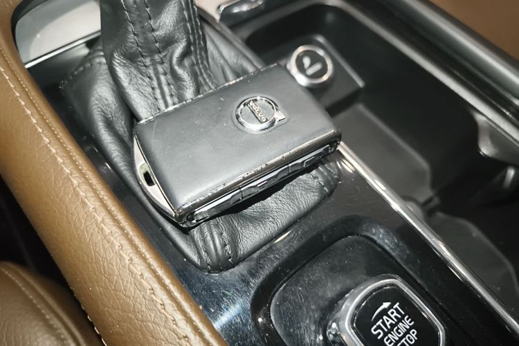 沃尔沃XC90 2018款 T6 智逸版 7座中控内饰11