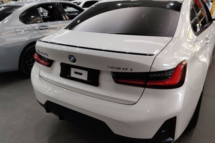 宝马3系 2023款 325Li M运动曜夜套装车身外观6