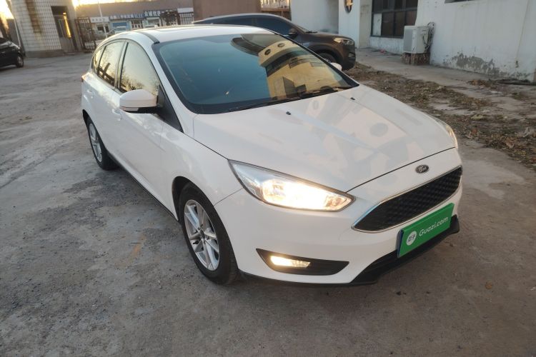 福特 福克斯 2018款 两厢经典 1.6L 自动风尚型智行版车身外观3