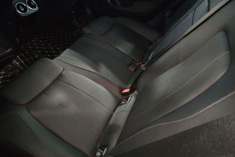 奔驰A级 2019款 A 200 L中控内饰7004