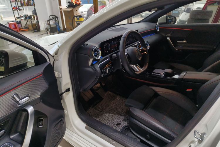 奔驰A级 2023款 A 200 L 时尚型中控内饰20