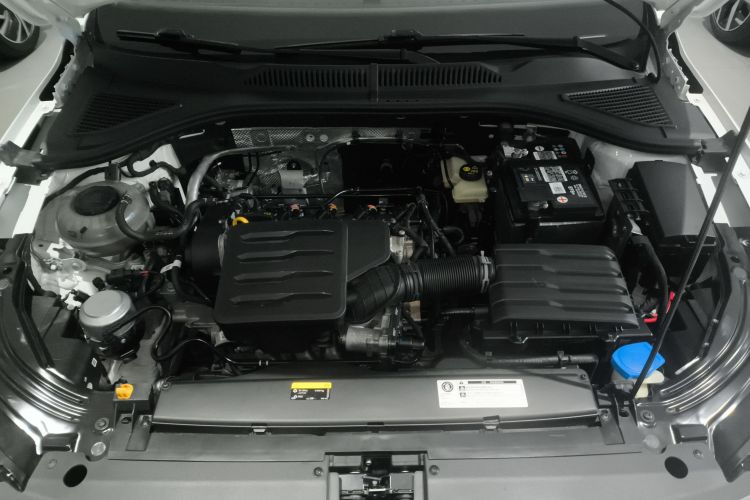 大众 朗逸 2023款 改款 1.5L 自动得逸版机舱底盘24