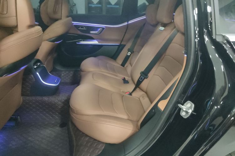 奔驰E级 2024款 改款 E 300 L 时尚运动型中控内饰21