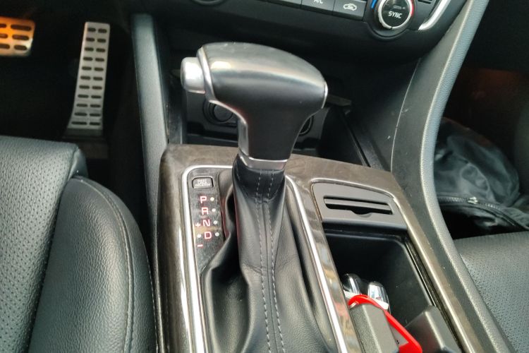 起亚K5 2017款 2.0L 自动15周年特别版LUX中控内饰18