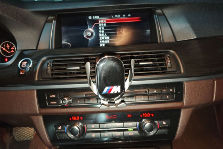 宝马5系 2014款 525Li 豪华设计套装中控内饰16