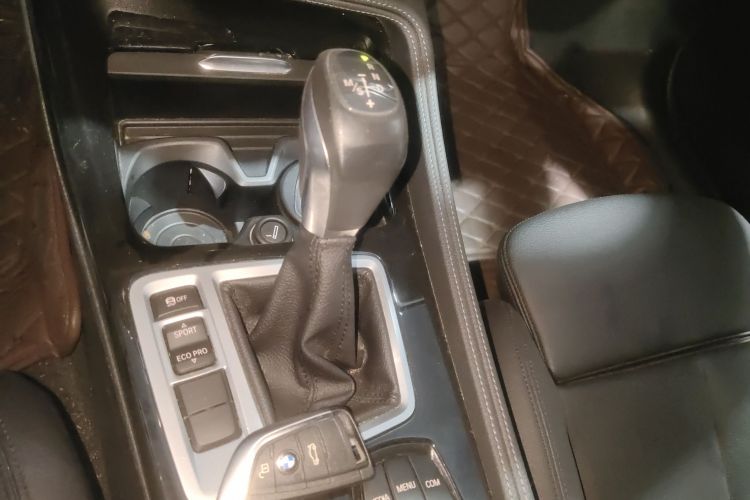 宝马1系 2017款 118i 运动型中控内饰18