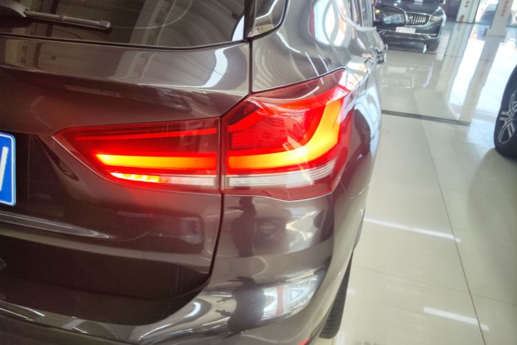 宝马X1 2022款 sDrive25Li 领先型车身外观6006