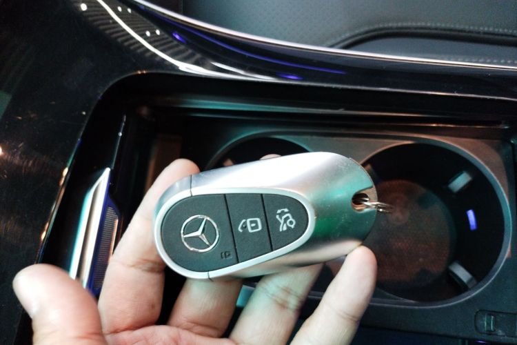 奔驰C级 2024款 改款 C 260 L 运动版中控内饰7001