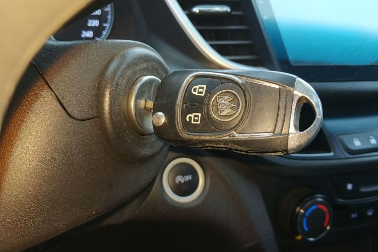 别克 英朗 2018款 18T 自动精英型中控内饰11