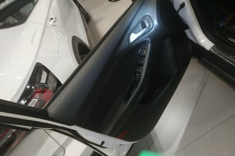 福特 福克斯 2015款 两厢 1.6L 自动舒适型中控内饰7007