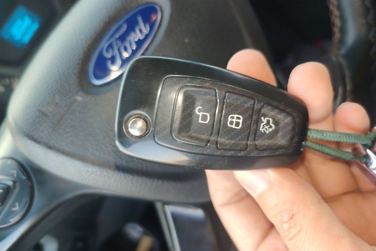 福特 全顺 2020款 2.0T汽油自动多功能商用车中轴低顶双开尾门国VI中控内饰11